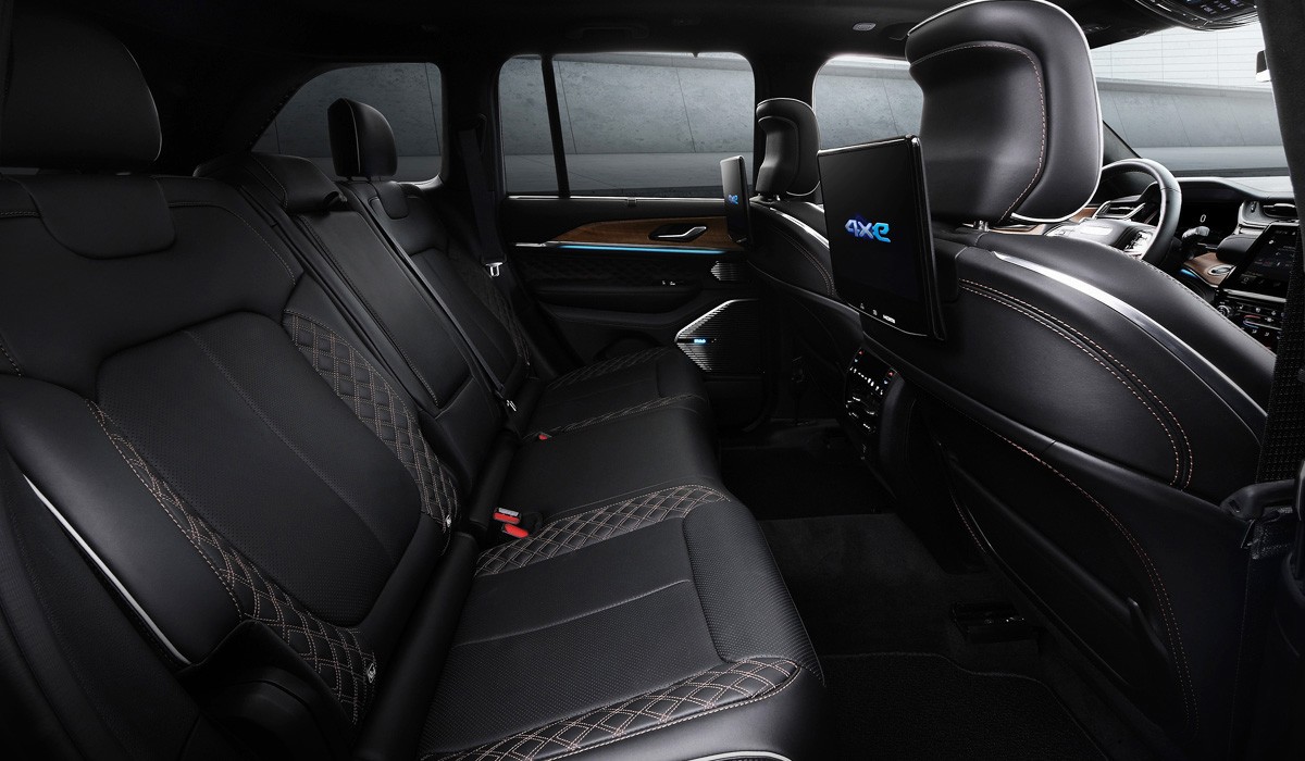 Новый Jeep Grand Cherokee: представлена короткая версия Новый Jeep Grand Cherokee: представлена короткая версия