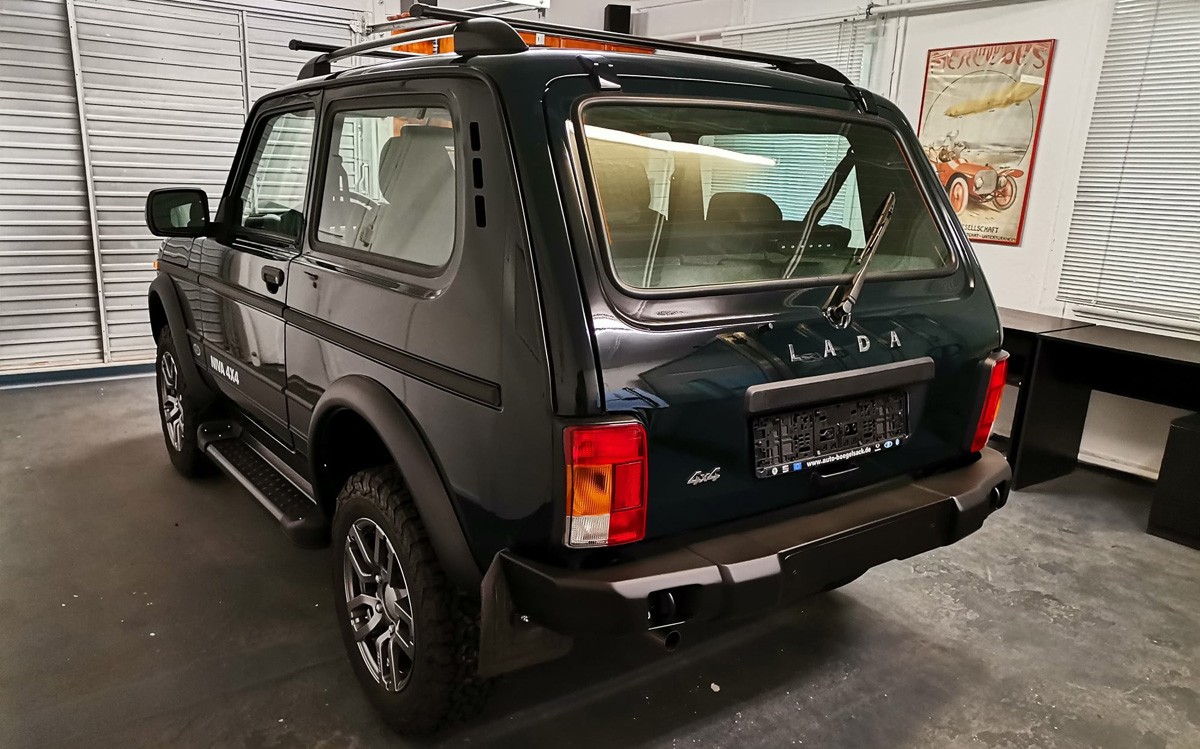 В Германии представлена юбилейная Лада Нива, и АВТОВАЗ тут ни при чем В Германии представлена юбилейная Лада Нива, и АВТОВАЗ тут ни при чем