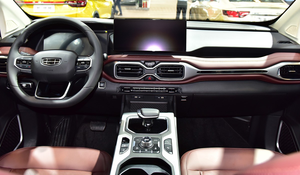 Большой кроссовер Geely Haoyue подогнали под новый стиль марки