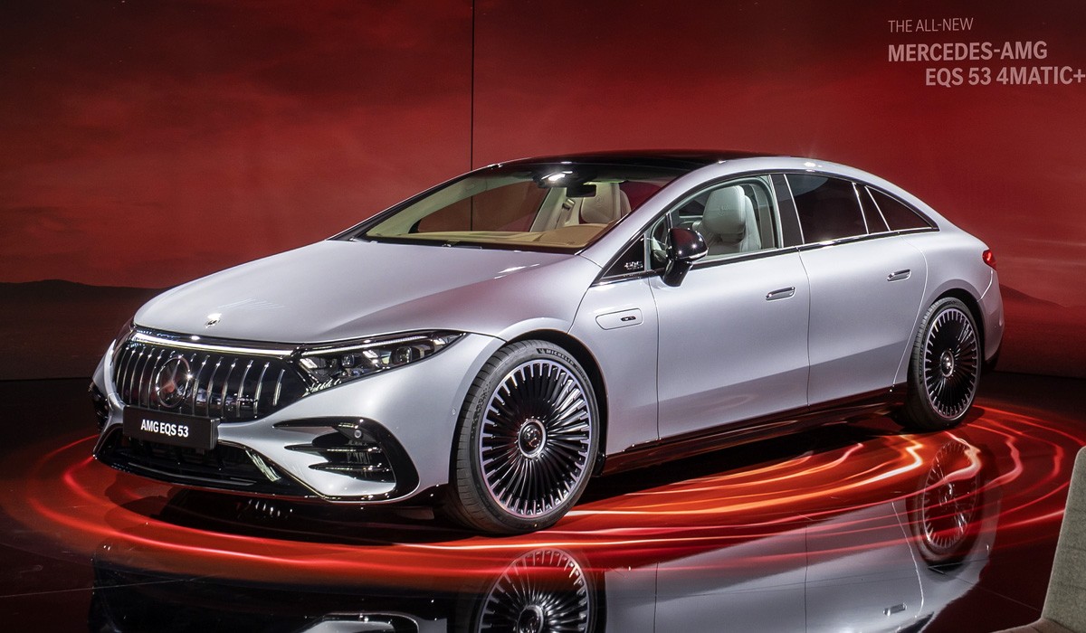 Mercedes-AMG EQS 53: первый серийный электромобиль AMG