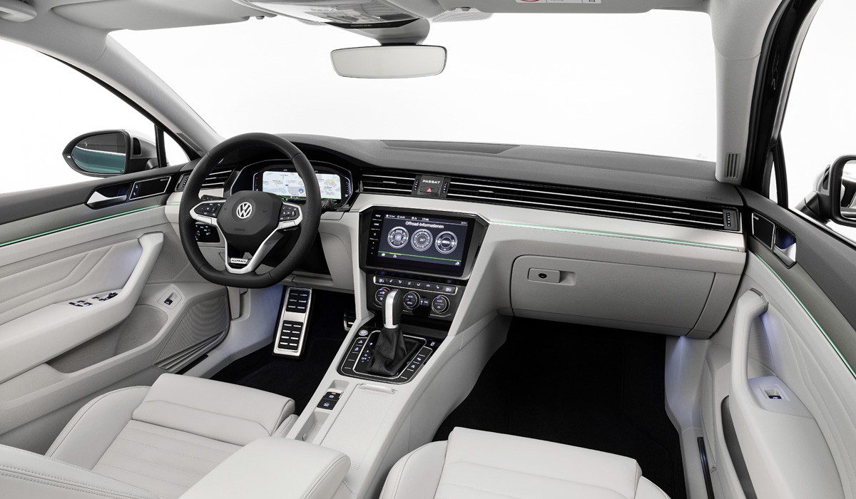 Volkswagen Passat Alltrack вернулся в Россию: объявлена цена