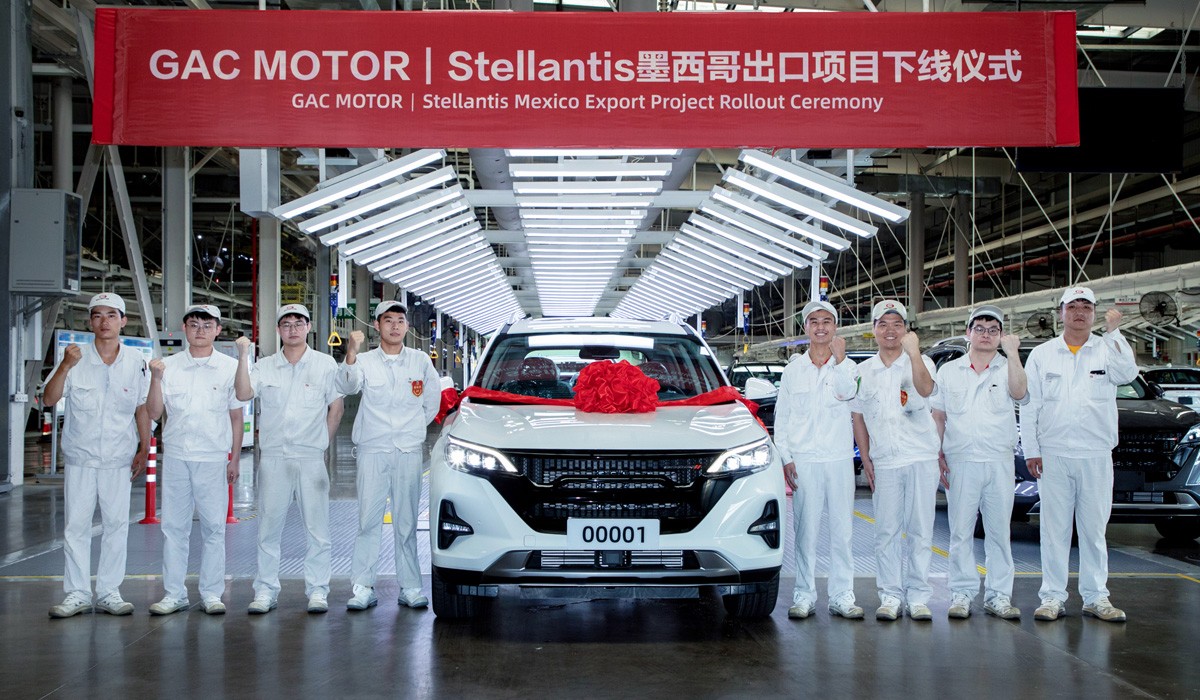 Новый кроссовер Dodge Journey встал на конвейер Новый кроссовер Dodge Journey встал на конвейер