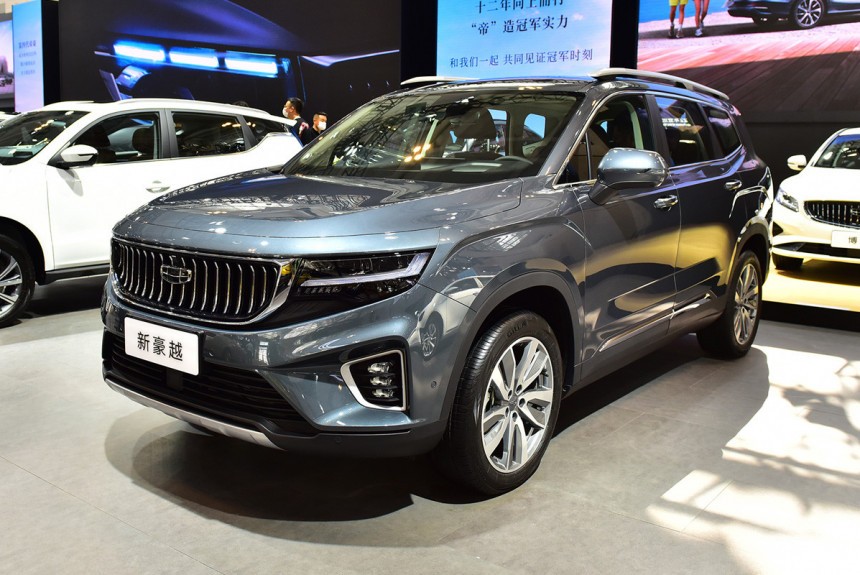 Большой кроссовер Geely Haoyue подогнали под новый стиль марки