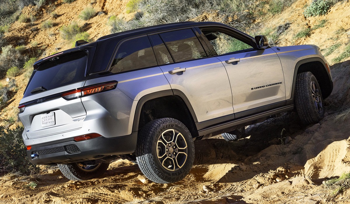 Новый Jeep Grand Cherokee: представлена короткая версия Новый Jeep Grand Cherokee: представлена короткая версия
