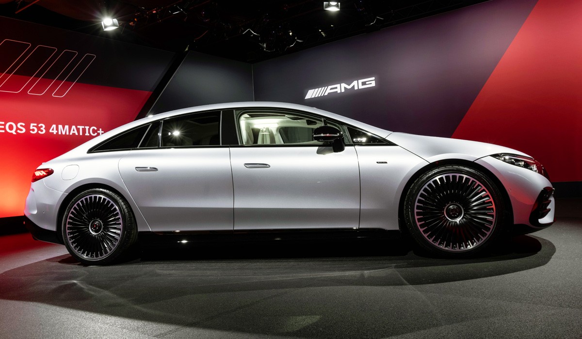 Mercedes-AMG EQS 53: первый серийный электромобиль AMG