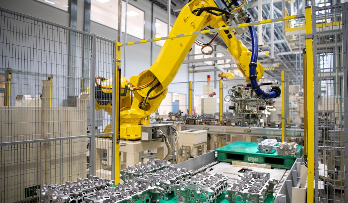 Компания Hyundai открыла моторный завод в России Компания Hyundai открыла моторный завод в России