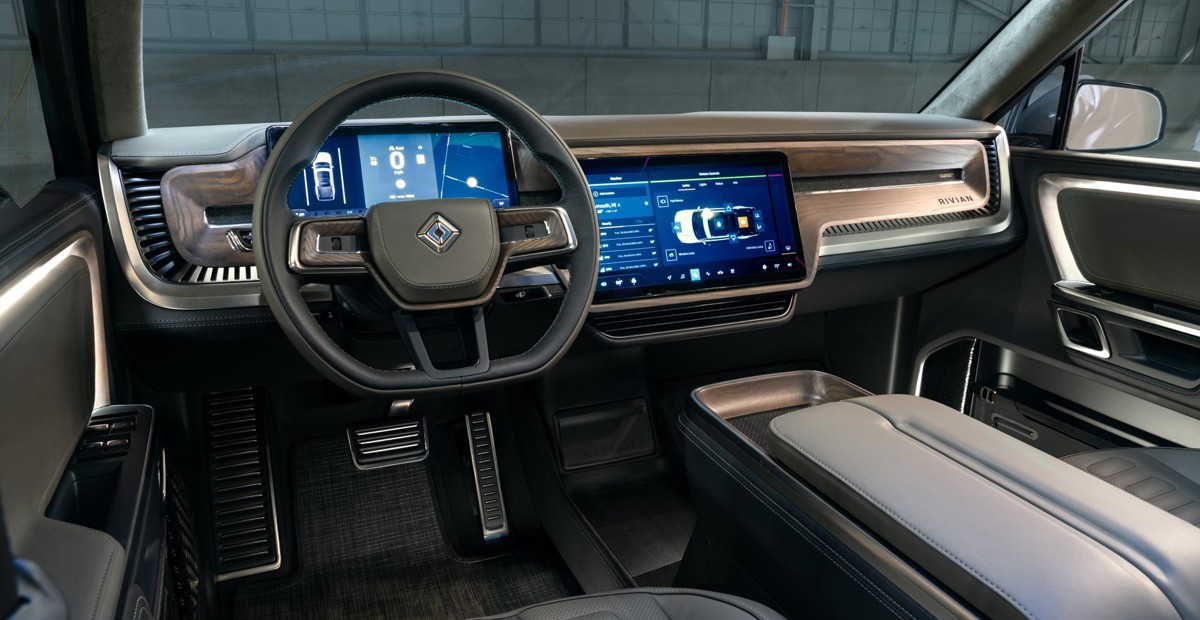 Первый серийный электропикап Rivian сошел с конвейера Первый серийный электропикап Rivian сошел с конвейера
