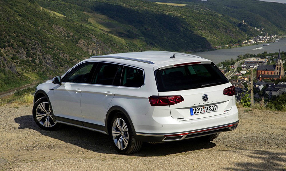 Volkswagen Passat Alltrack вернулся в Россию: объявлена цена