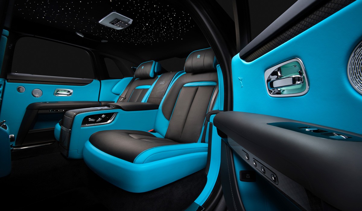 Представлен самый мощный Rolls-Royce Black Badge Ghost Представлен самый мощный Rolls-Royce Black Badge Ghost