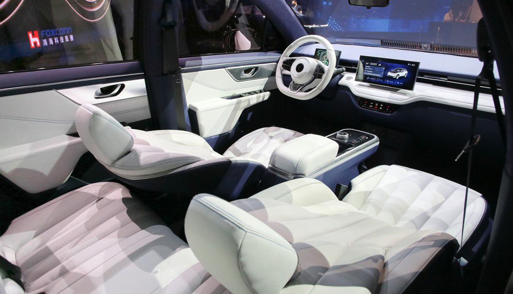 Foxconn выходит на рынок электромобилей: три модели Foxtron Foxconn выходит на рынок электромобилей: три модели Foxtron