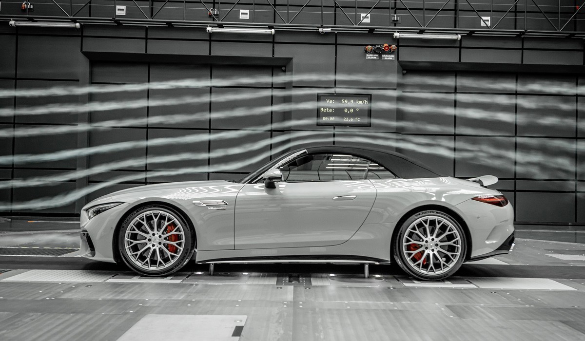 Новый Mercedes-AMG SL и частичное возвращение к истокам