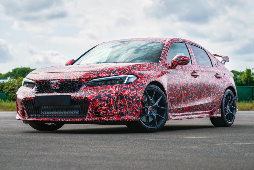 Новая «заряженная» Honda Civic Type R: пока в камуфляже