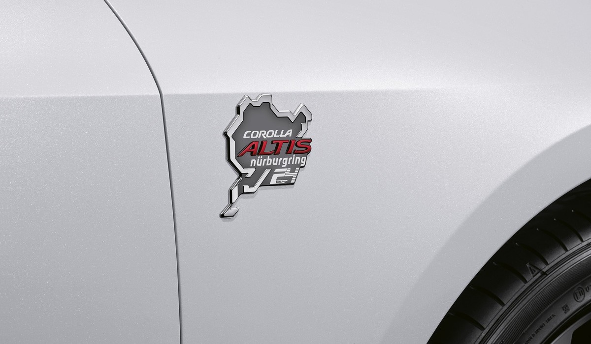 У седана Toyota Corolla появилась версия в честь Нюрбургринга
