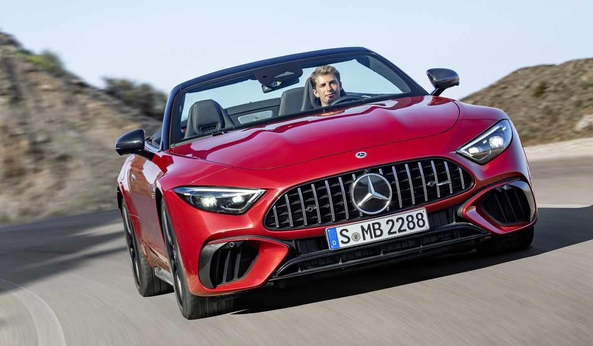 Новый Mercedes-AMG SL и частичное возвращение к истокам