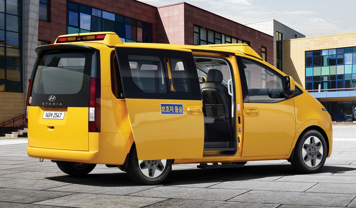 Из минивэна Hyundai Staria сделали школьный транспорт Из минивэна Hyundai Staria сделали школьный транспорт