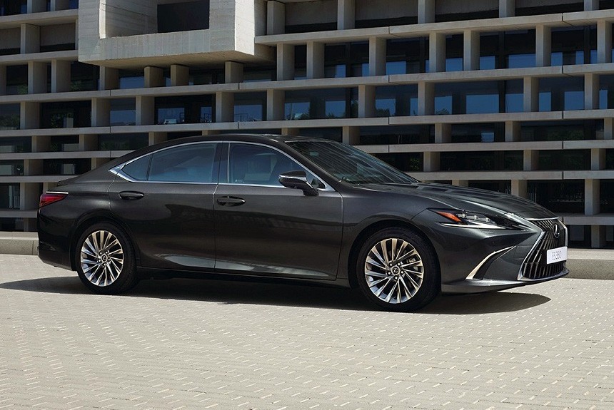 Обновленный Lexus ES вышел на рынок и уже подорожал Обновленный Lexus ES вышел на рынок и уже подорожал