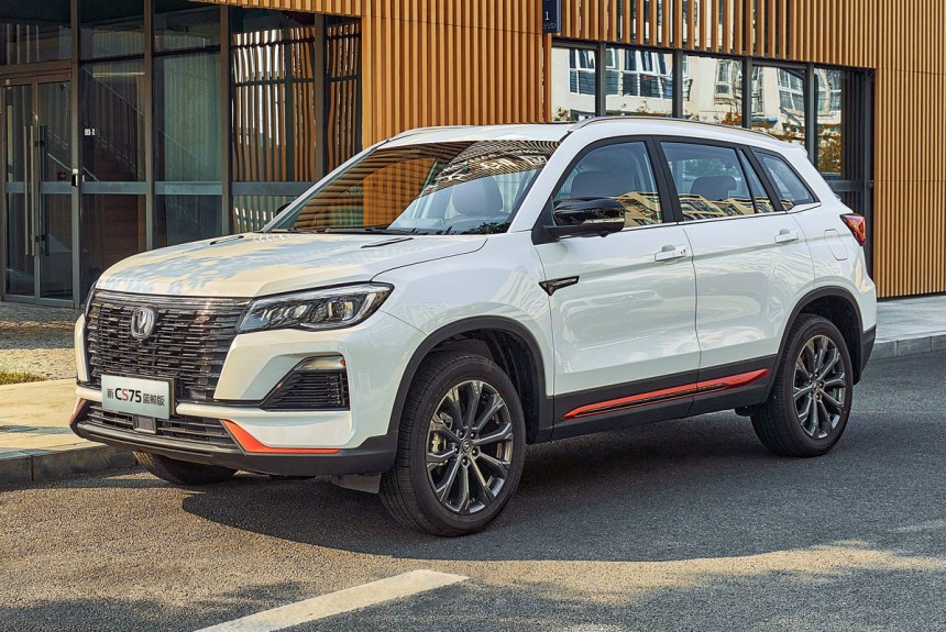 Обновлен кроссовер Changan CS75 первого поколения Обновлен кроссовер Changan CS75 первого поколения