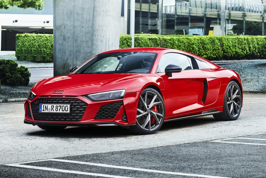 Заднеприводный Audi R8 стал мощнее и быстрее Заднеприводный Audi R8 стал мощнее и быстрее