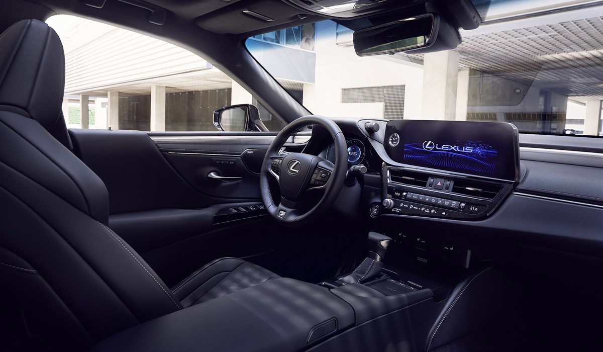 Обновленный Lexus ES вышел на рынок и уже подорожал Обновленный Lexus ES вышел на рынок и уже подорожал