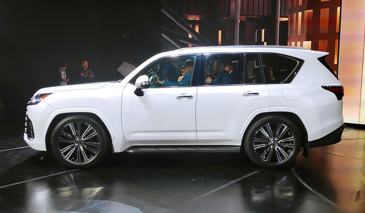 Представлен внедорожник Lexus LX нового поколения