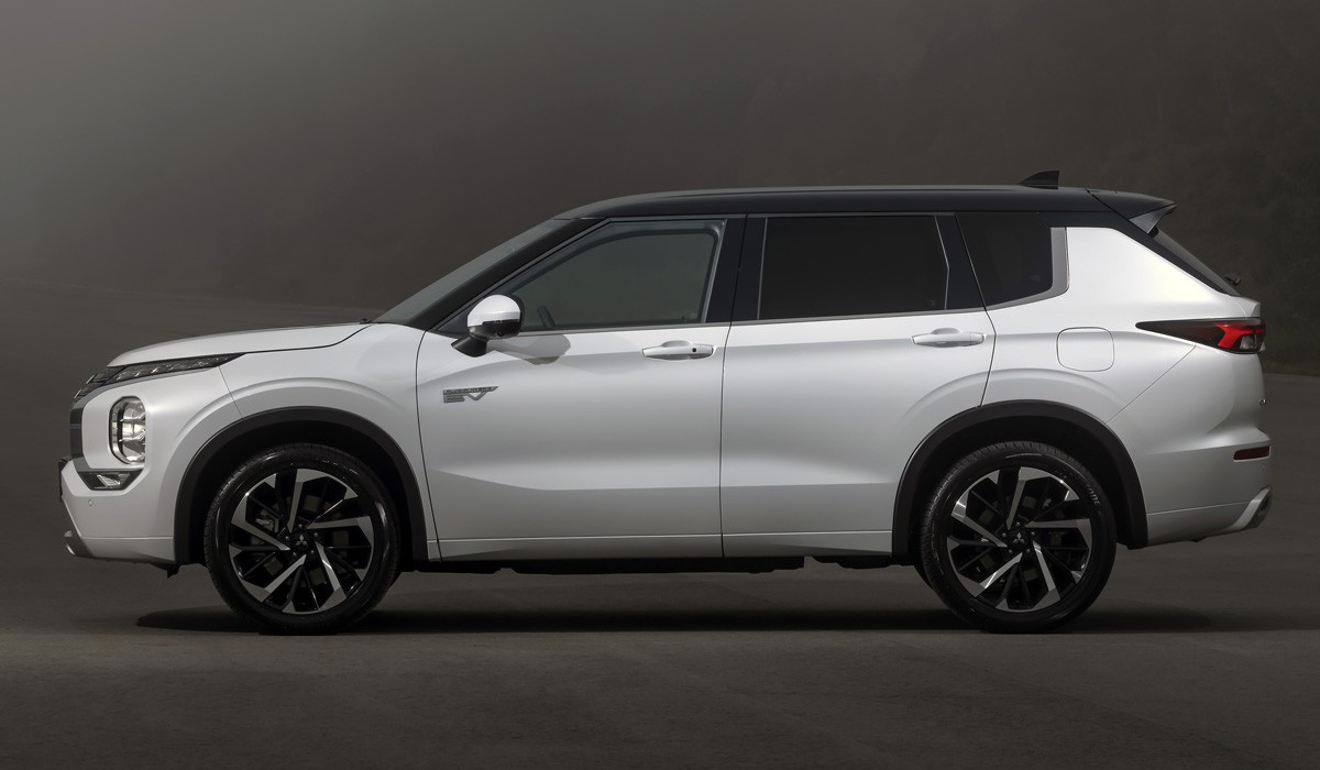 Новый Mitsubishi Outlander PHEV сохранил фамильные агрегаты Новый Mitsubishi Outlander PHEV сохранил фамильные агрегаты