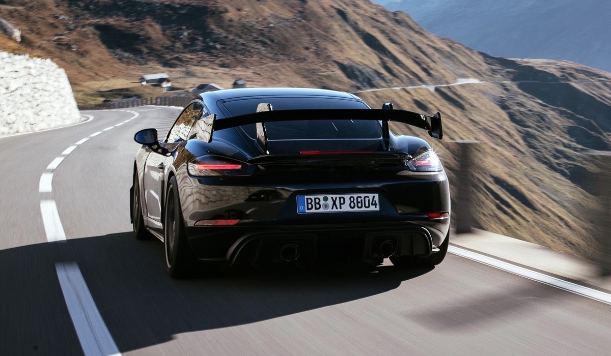 Самый мощный Porsche 718 показал свои возможности до дебюта Самый мощный Porsche 718 показал свои возможности до дебюта