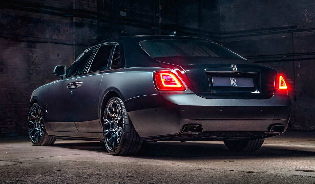 Представлен самый мощный Rolls-Royce Black Badge Ghost Представлен самый мощный Rolls-Royce Black Badge Ghost