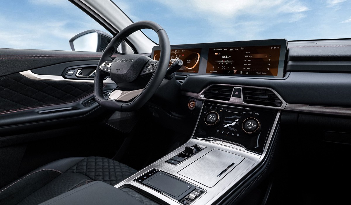 Обновленный кроссовер Exeed TXL: скоро в России Обновленный кроссовер Exeed TXL: скоро в России