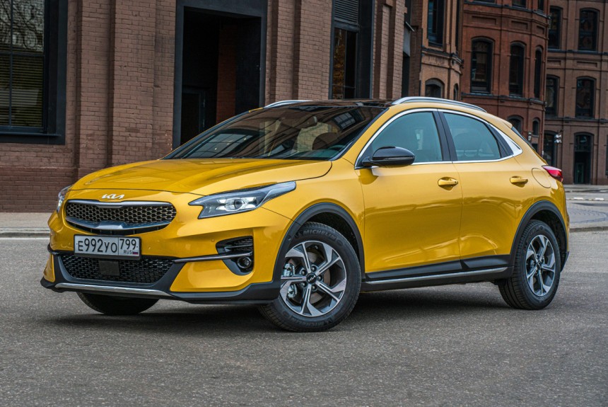 Кросс-хэтчбек Kia XCeed сменил базовый мотор: цены в России Кросс-хэтчбек Kia XCeed сменил базовый мотор: цены в России