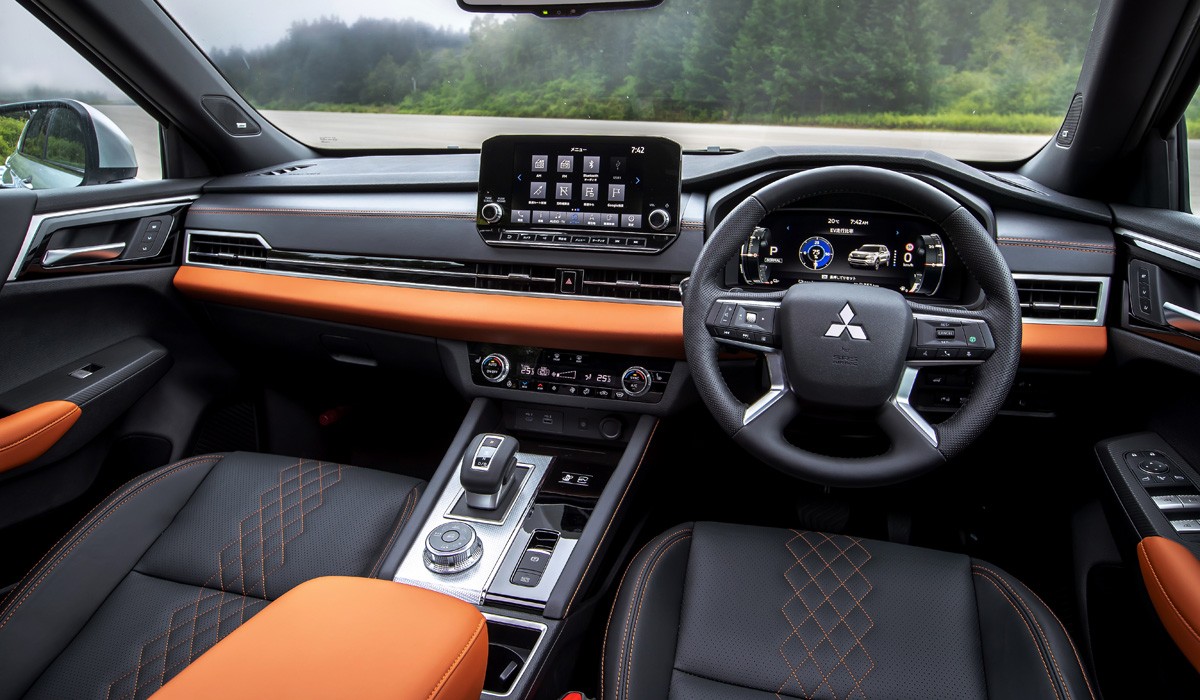 Новый гибрид Mitsubishi Outlander PHEV готов к дебюту Новый гибрид Mitsubishi Outlander PHEV готов к дебюту