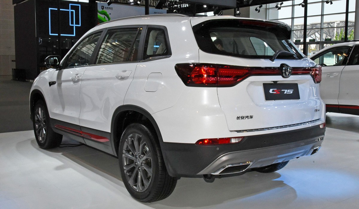 Обновлен кроссовер Changan CS75 первого поколения Обновлен кроссовер Changan CS75 первого поколения