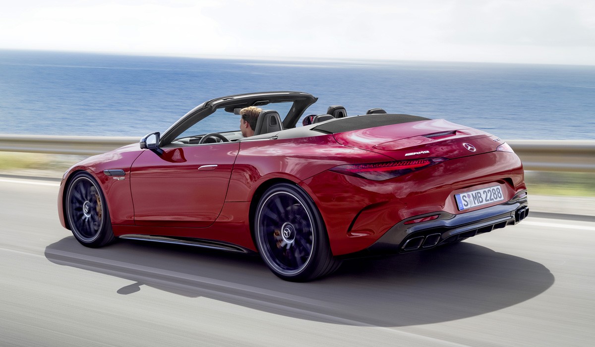 Новый Mercedes-AMG SL и частичное возвращение к истокам