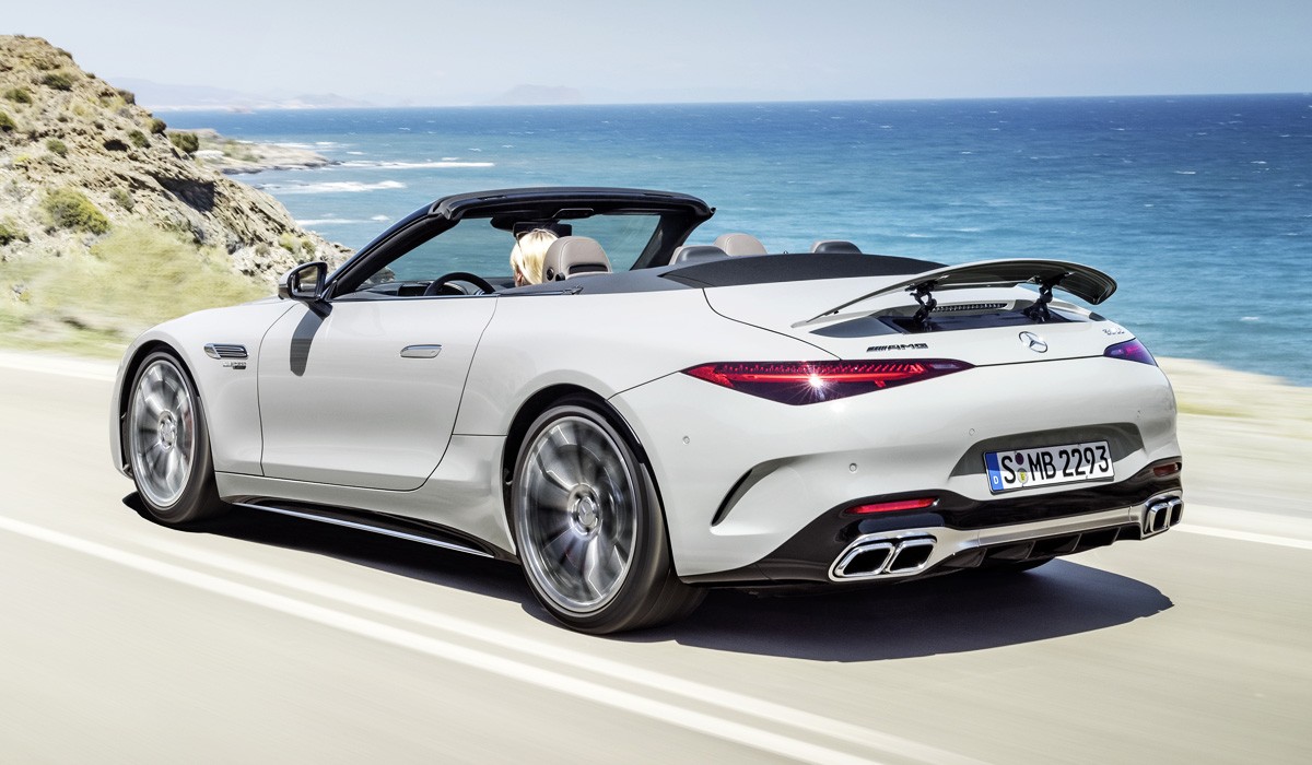 Новый Mercedes-AMG SL и частичное возвращение к истокам