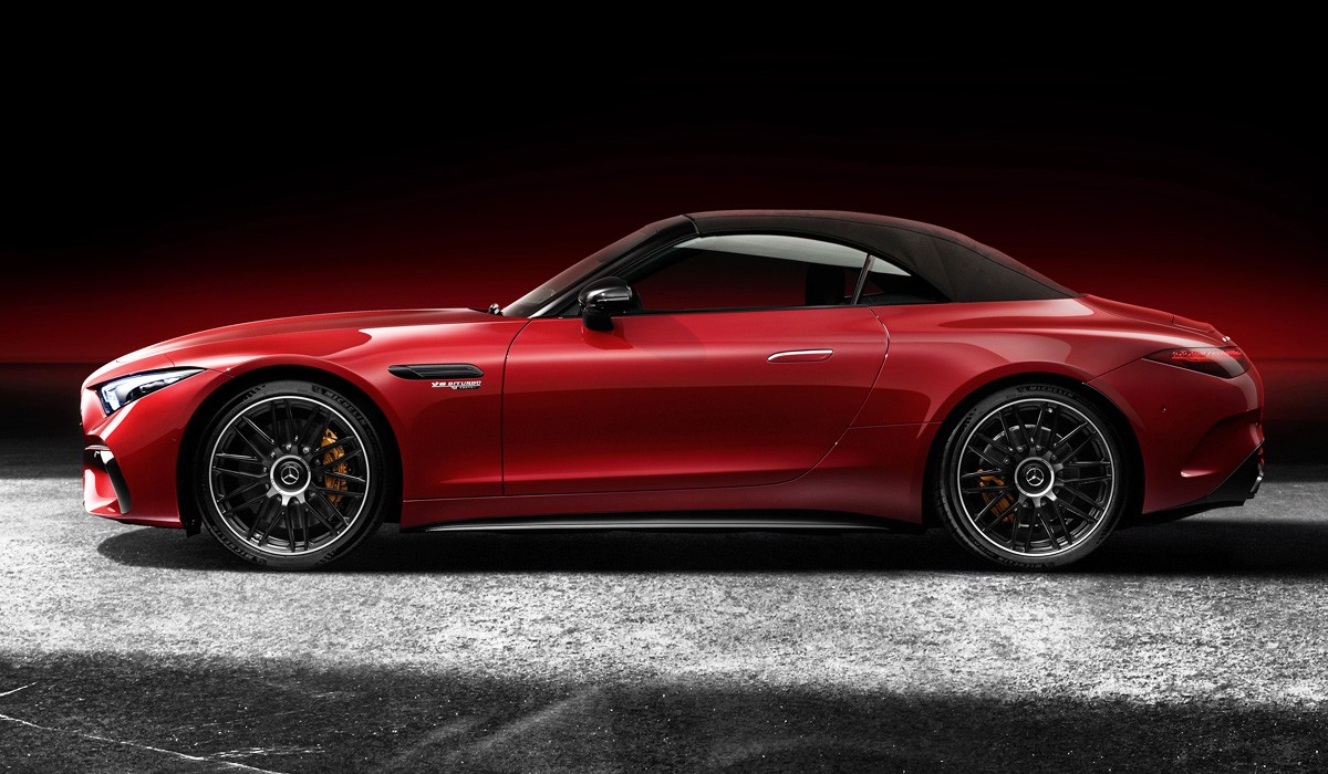 Новый Mercedes-AMG SL и частичное возвращение к истокам