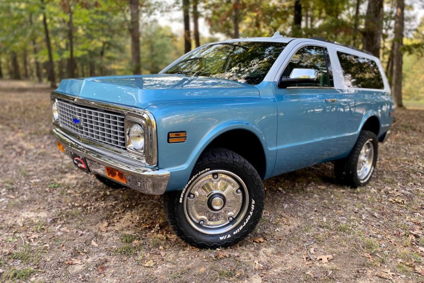 Построен Chevrolet K5 Tahoe с трехдверным кузовом Построен Chevrolet K5 Tahoe с трехдверным кузовом