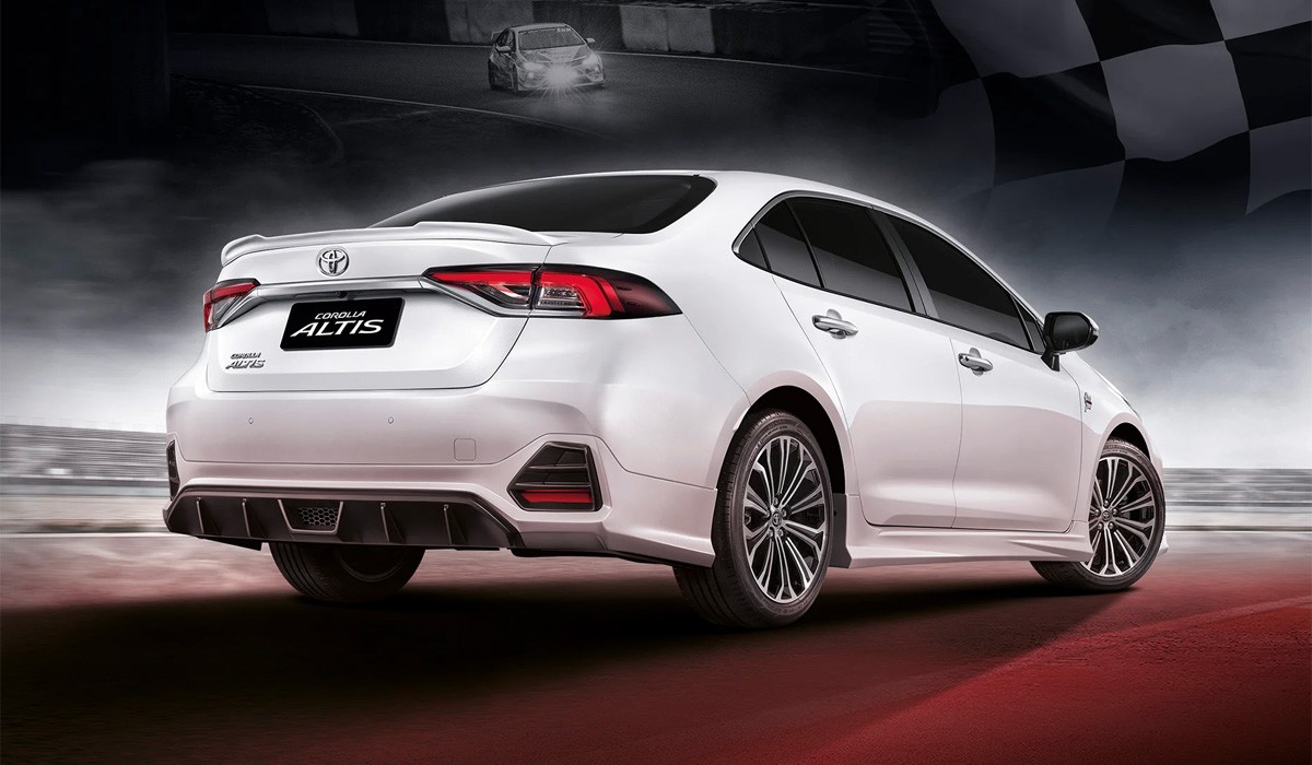 У седана Toyota Corolla появилась версия в честь Нюрбургринга