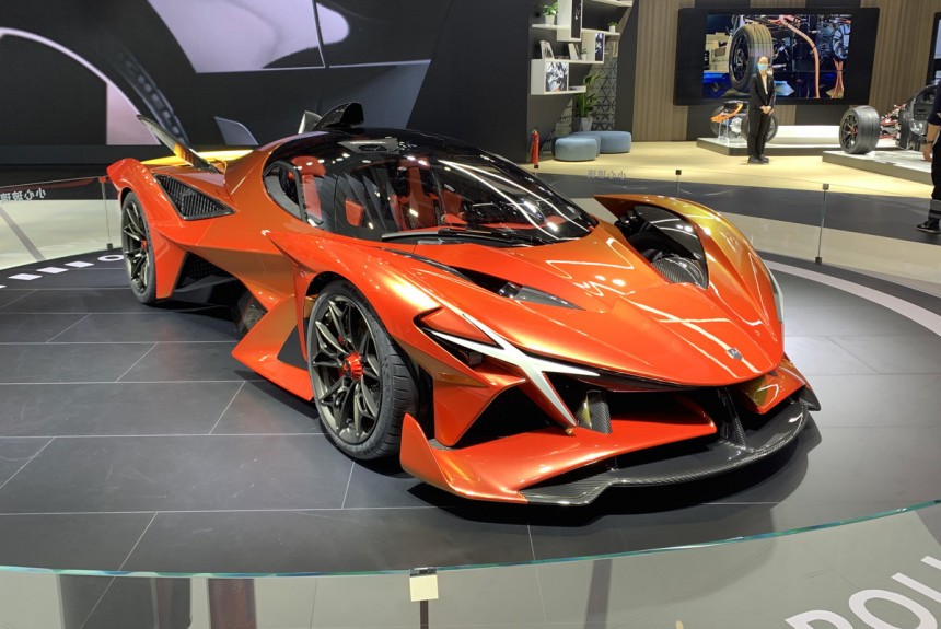 Гиперкар Apollo Evo дебютировал вместе с электромобилем EVision S