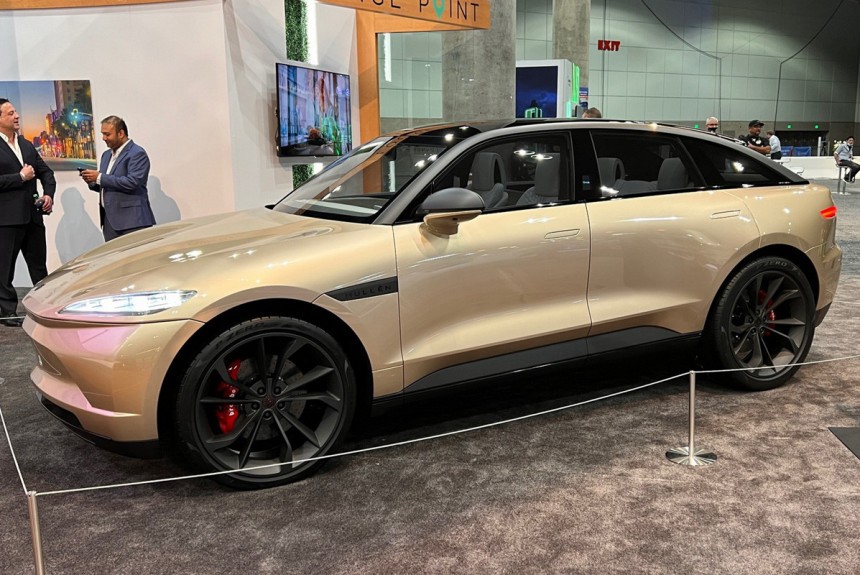 Новый американский кроссовер Mullen Five Новый американский кроссовер Mullen Five