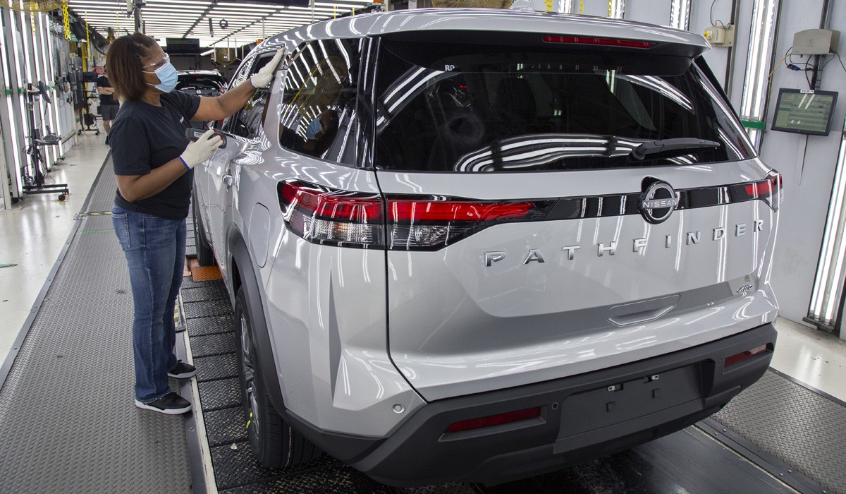 Началось производство кроссоверов Nissan Pathfinder для России Началось производство кроссоверов Nissan Pathfinder для России