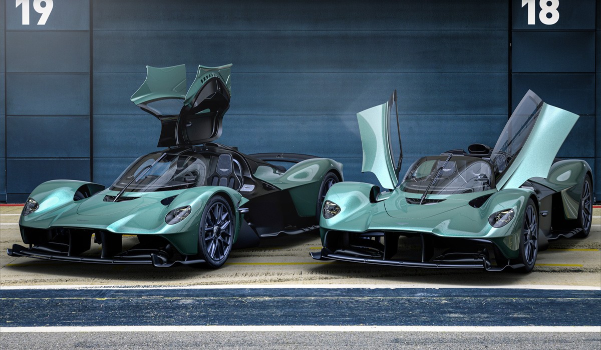 Выпущен первый товарный гиперкар Aston Martin Valkyrie Выпущен первый товарный гиперкар Aston Martin Valkyrie