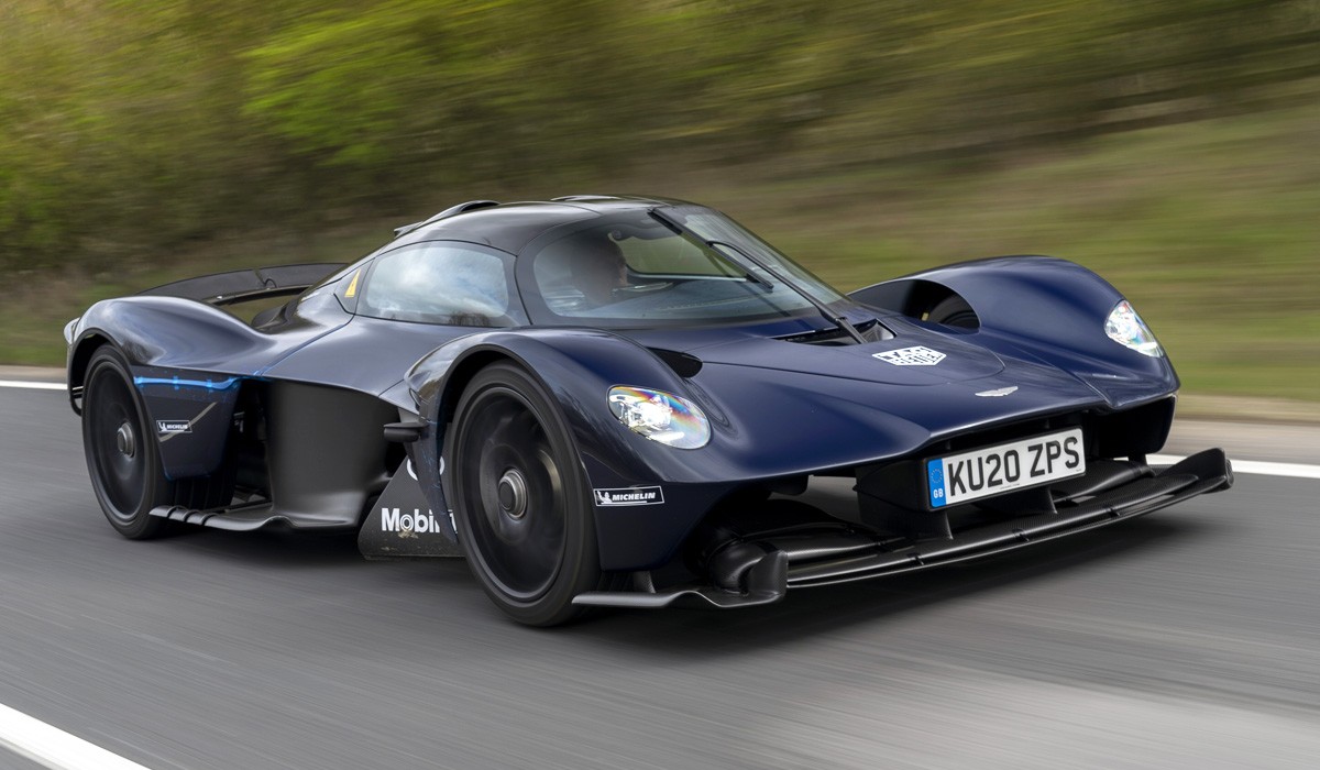 Выпущен первый товарный гиперкар Aston Martin Valkyrie Выпущен первый товарный гиперкар Aston Martin Valkyrie