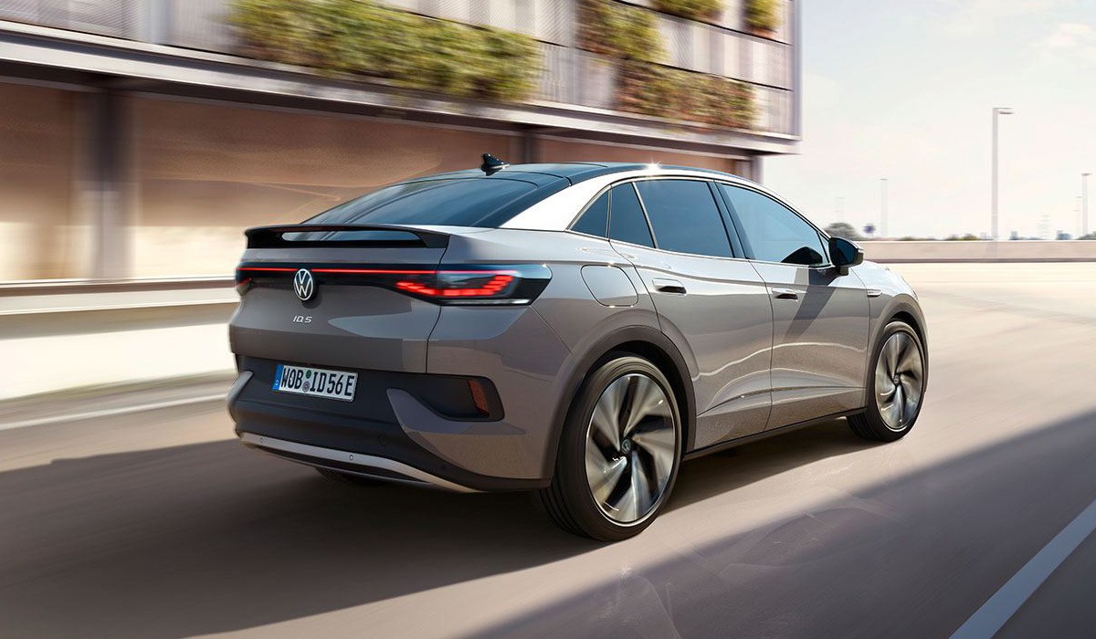 Представлен купеобразный кроссовер Volkswagen ID.5 Представлен купеобразный кроссовер Volkswagen ID.5