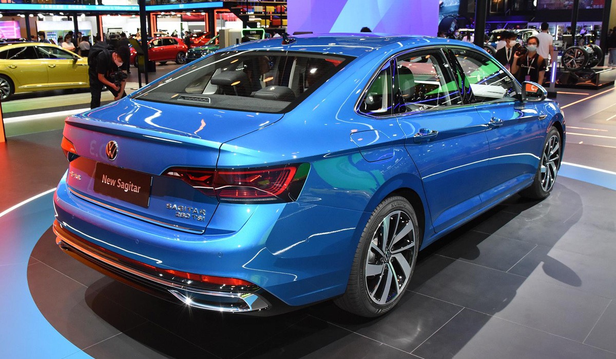 Обновленный седан Volkswagen Sagitar: другой салон для Джетты