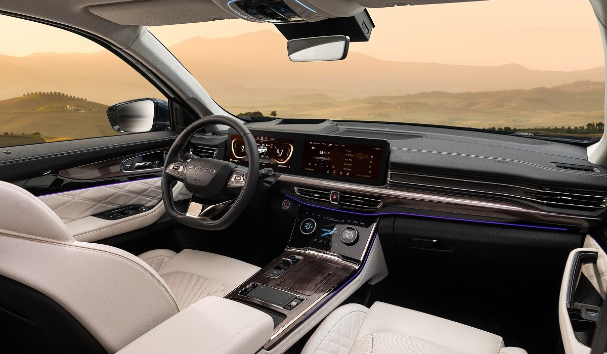 Exeed VX выходит на российский рынок: объявлены цены