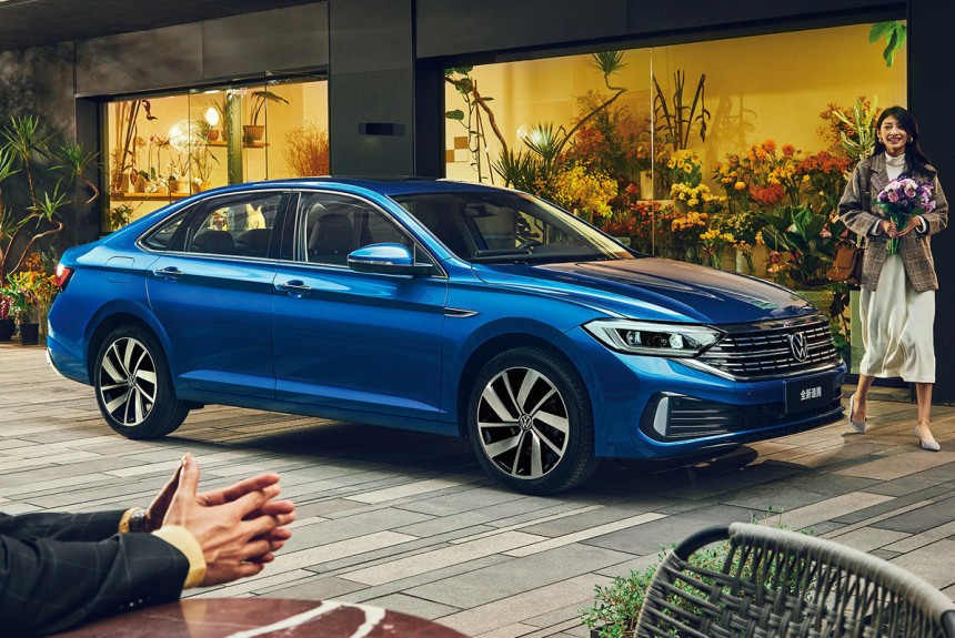 Обновленный седан Volkswagen Sagitar: другой салон для Джетты