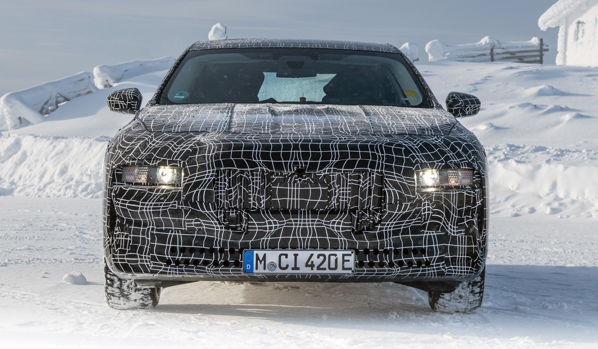 Электрический седан BMW i7 появится в следующем году