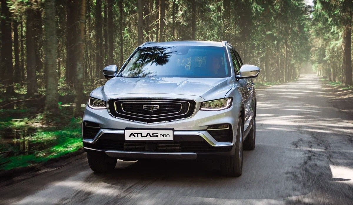 Новинки Geely для России: Atlas Pro с передним приводом и KX11 Новинки Geely для России: Atlas Pro с передним приводом и KX11