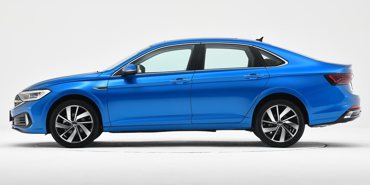 Обновленный седан Volkswagen Sagitar: другой салон для Джетты