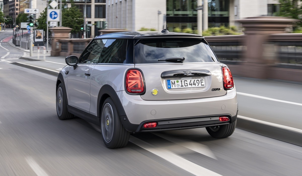 Электрический Mini Cooper SE: российская цена с оговоркой