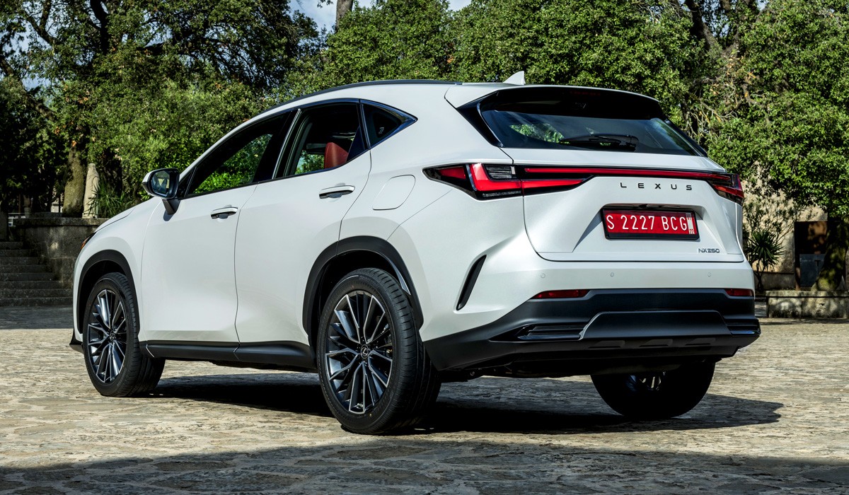 Lexus NX нового поколения: комплектации и цены